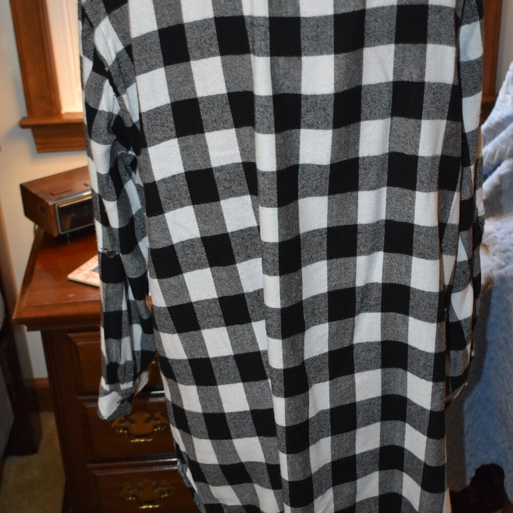 shirt - Picture 5 of 6
